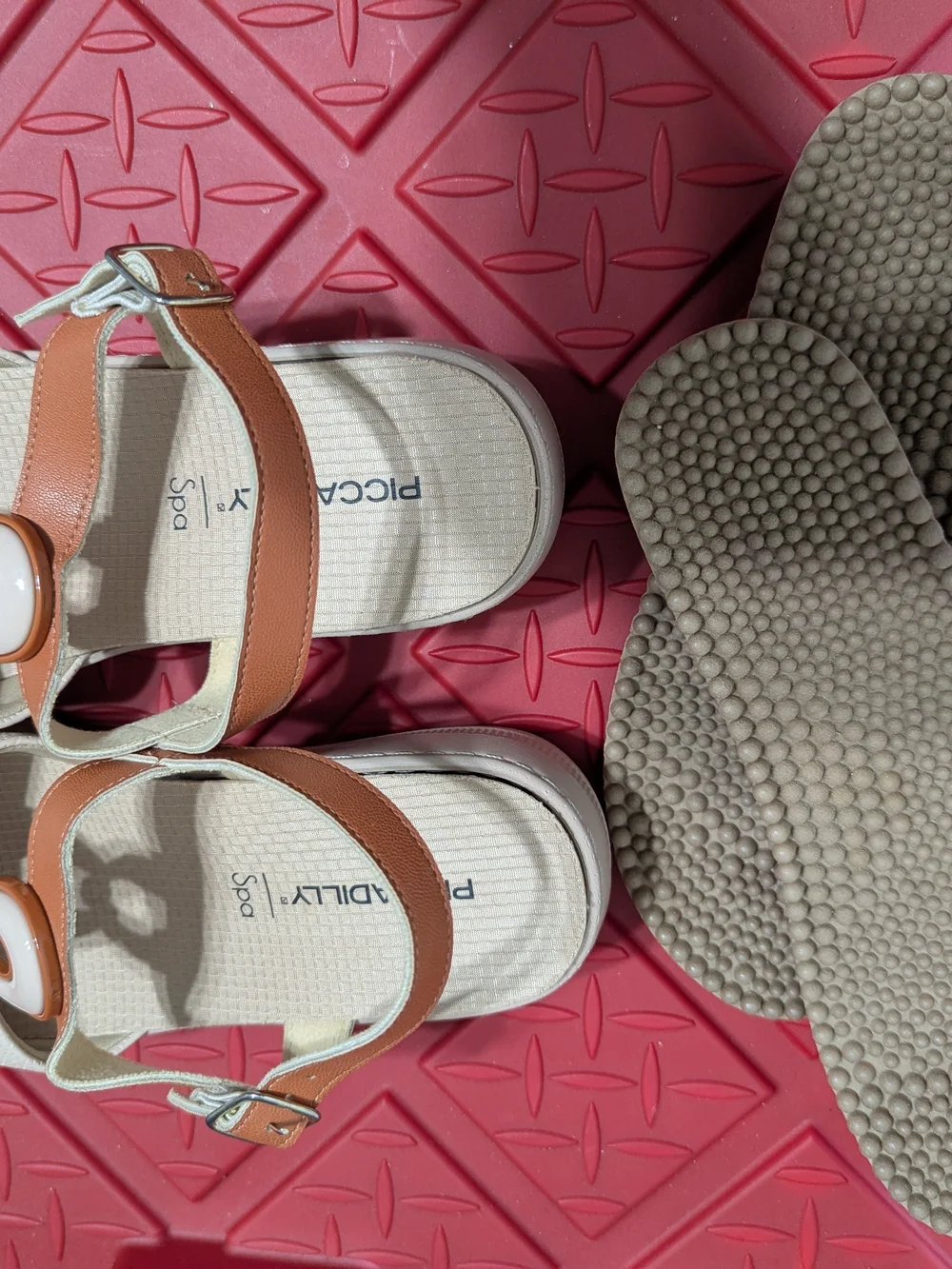 Women's White & Tan Bead-Textured Comfort Sandals with Buckle Accent